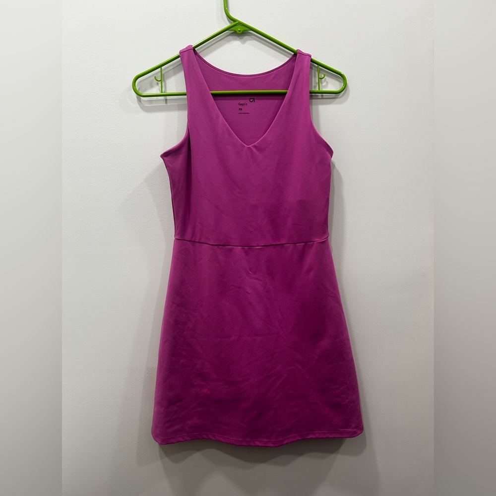 GAP FIT: Sleeveless Magenta Sports Dress